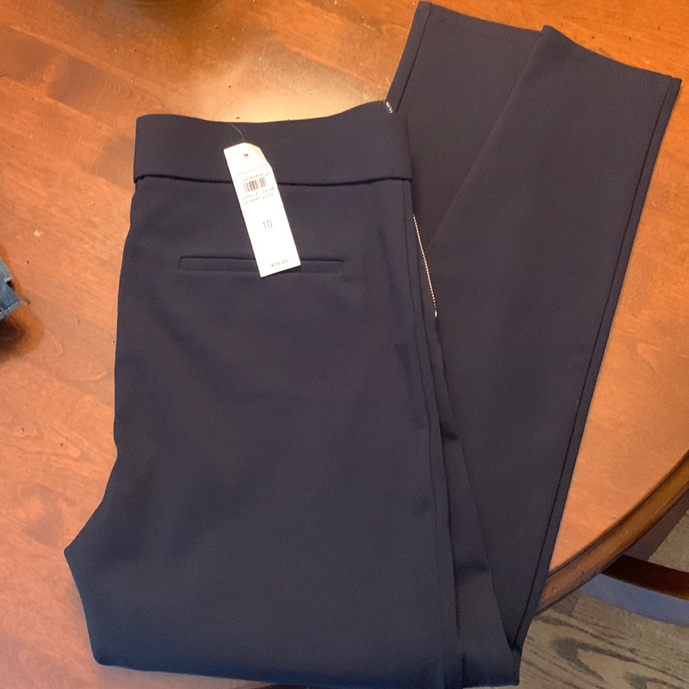 Ann Taylor side zip skinny leg stretch pant. Never worn, with tags.
